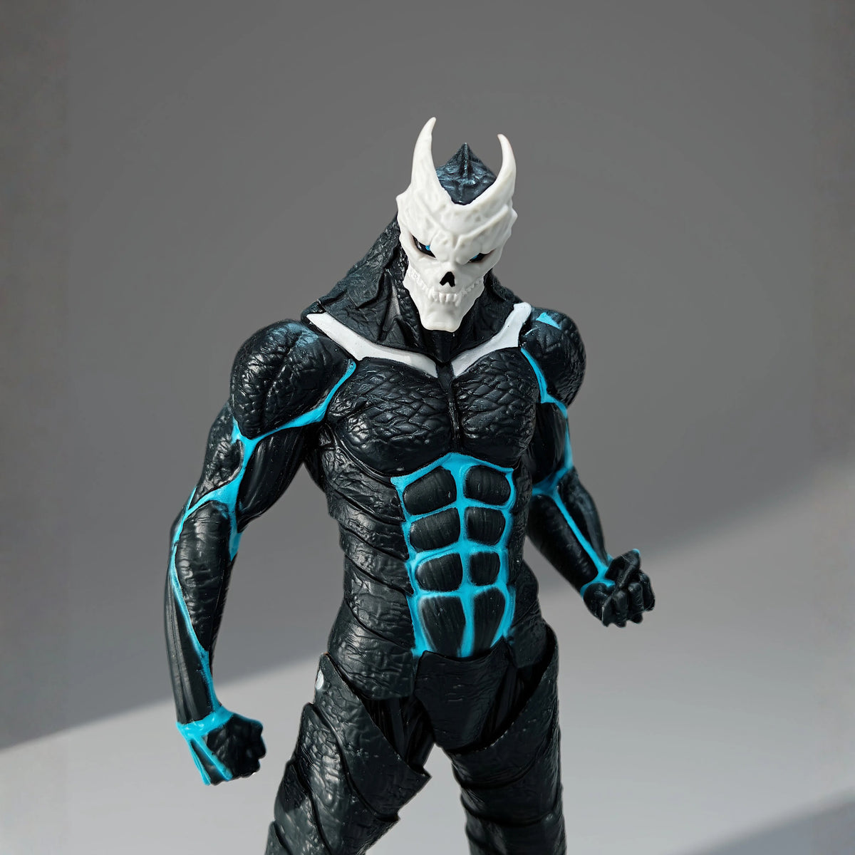 Unidentified Kaiju Figure (18 cm) – view 2 – OverBlaze