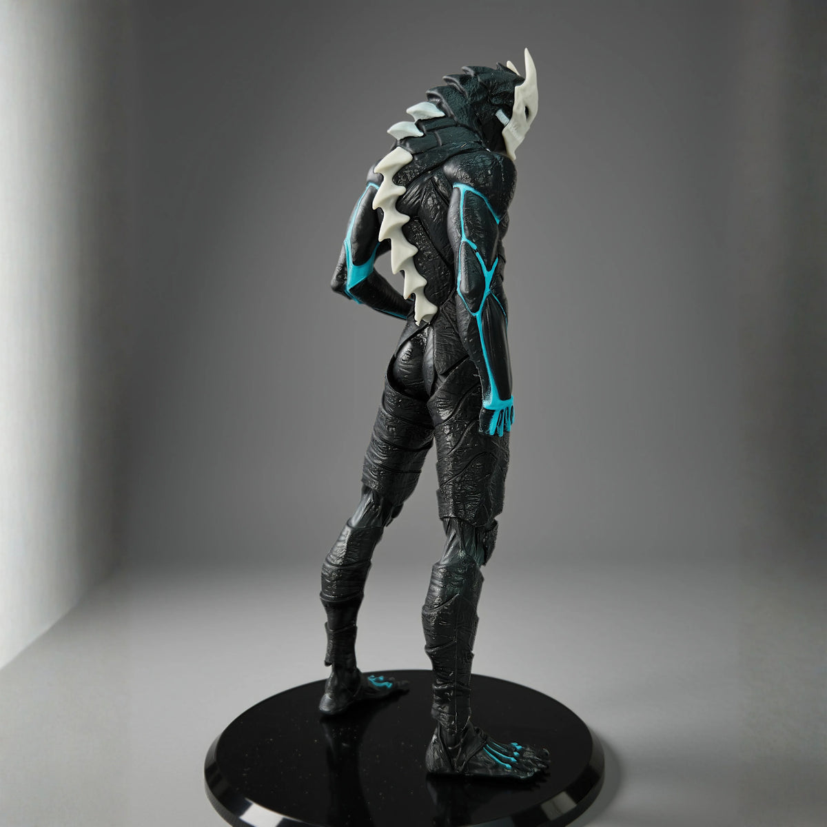 Unidentified Kaiju Figure (18 cm) – view 4 – OverBlaze